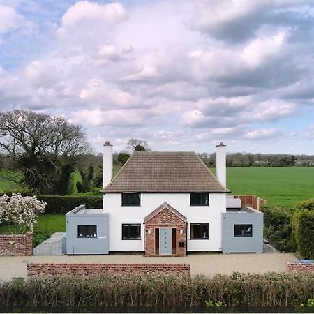 Covehithe House-Coastal Luxury- Sleeps 12-With Huge Swimspa! Wrentham Екстериор снимка