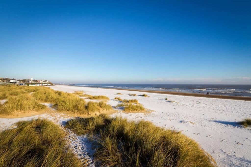 Covehithe House-Coastal Luxury- Sleeps 12-With Huge Swimspa! Wrentham Екстериор снимка