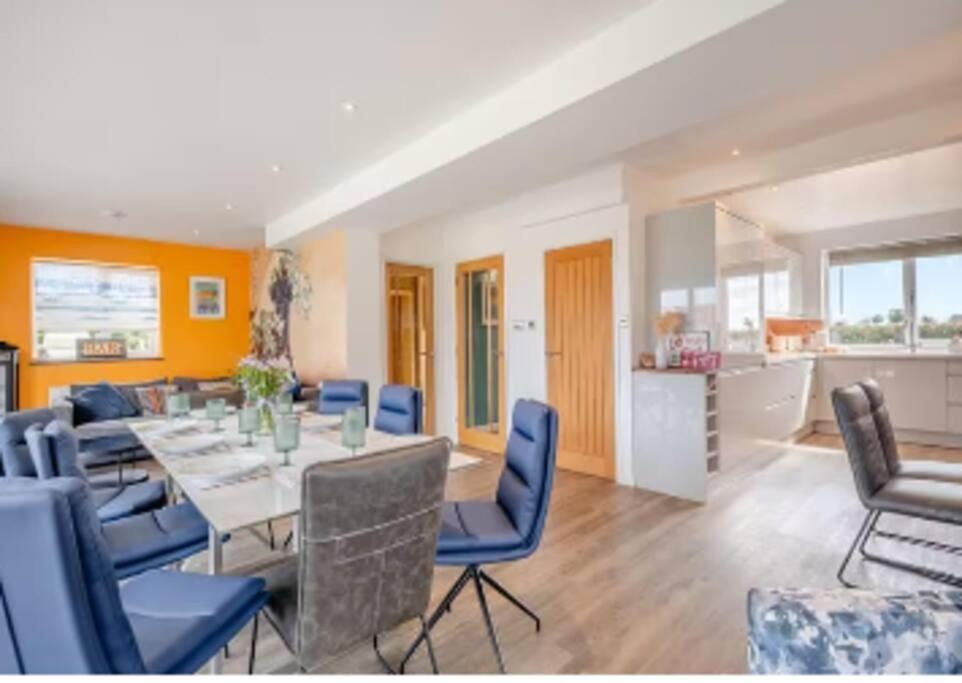 Covehithe House-Coastal Luxury- Sleeps 12-With Huge Swimspa! Wrentham Екстериор снимка