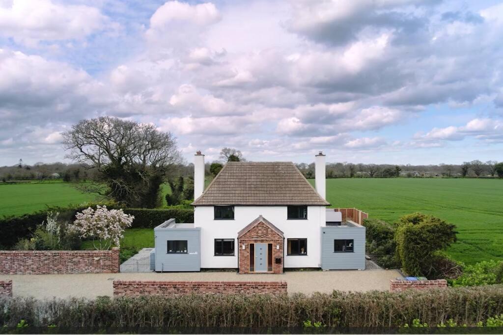 Covehithe House-Coastal Luxury- Sleeps 12-With Huge Swimspa! Wrentham Екстериор снимка