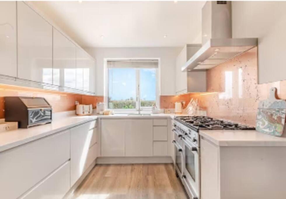 Covehithe House-Coastal Luxury- Sleeps 12-With Huge Swimspa! Wrentham Екстериор снимка