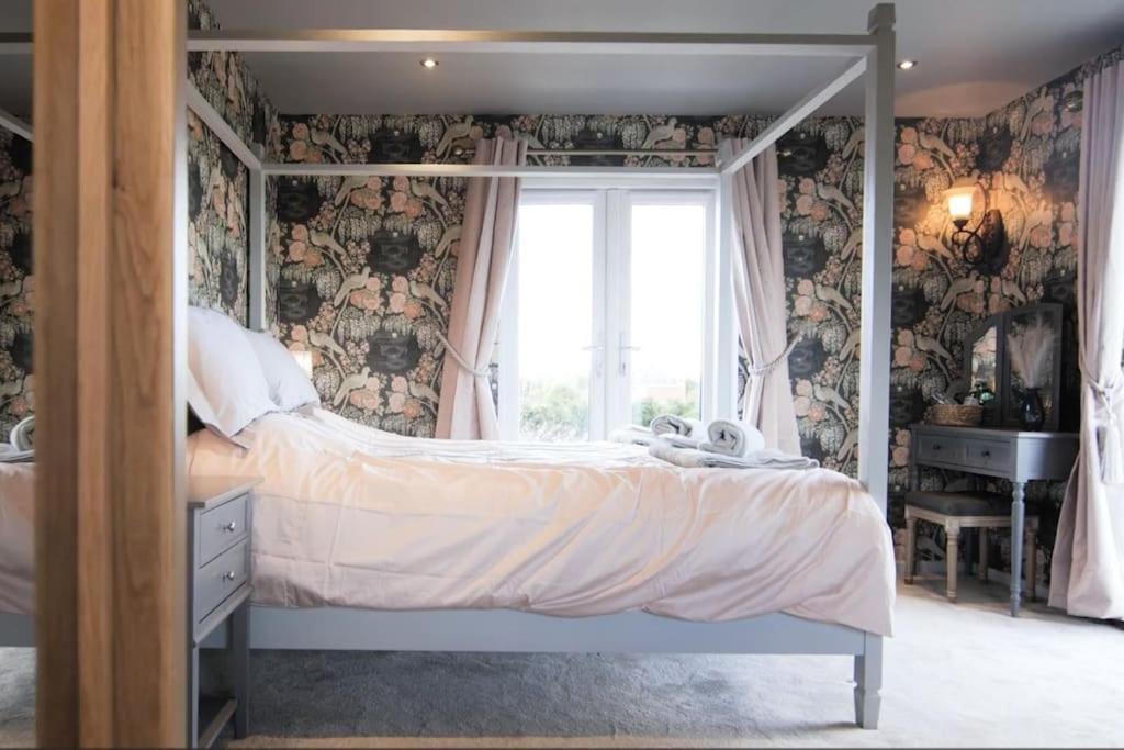 Covehithe House-Coastal Luxury- Sleeps 12-With Huge Swimspa! Wrentham Екстериор снимка