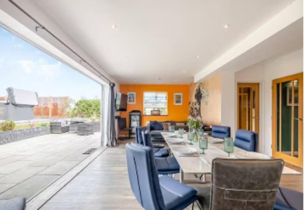 Covehithe House-Coastal Luxury- Sleeps 12-With Huge Swimspa! Wrentham Екстериор снимка