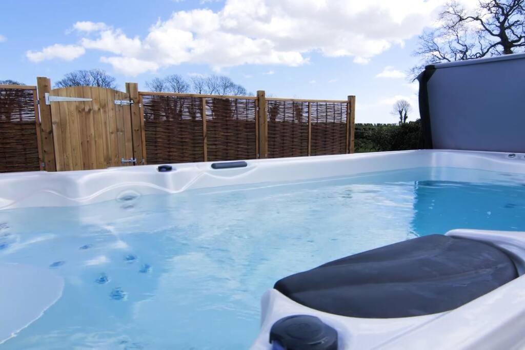 Covehithe House-Coastal Luxury- Sleeps 12-With Huge Swimspa! Wrentham Екстериор снимка