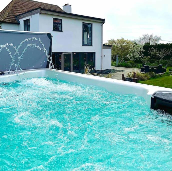Covehithe House-Coastal Luxury- Sleeps 12-With Huge Swimspa! Wrentham Екстериор снимка