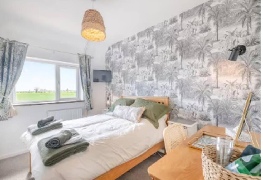 Covehithe House-Coastal Luxury- Sleeps 12-With Huge Swimspa! Wrentham Екстериор снимка