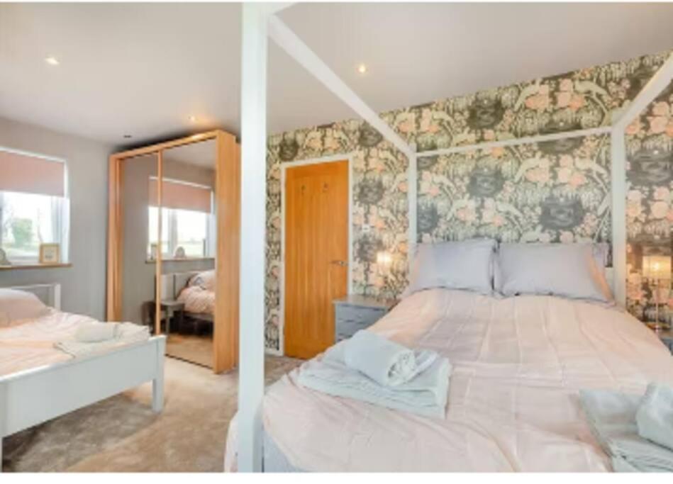 Covehithe House-Coastal Luxury- Sleeps 12-With Huge Swimspa! Wrentham Екстериор снимка