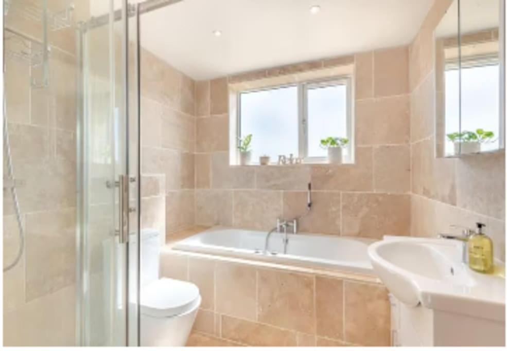Covehithe House-Coastal Luxury- Sleeps 12-With Huge Swimspa! Wrentham Екстериор снимка