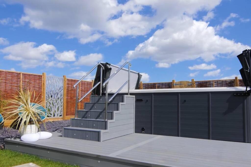 Covehithe House-Coastal Luxury- Sleeps 12-With Huge Swimspa! Wrentham Екстериор снимка