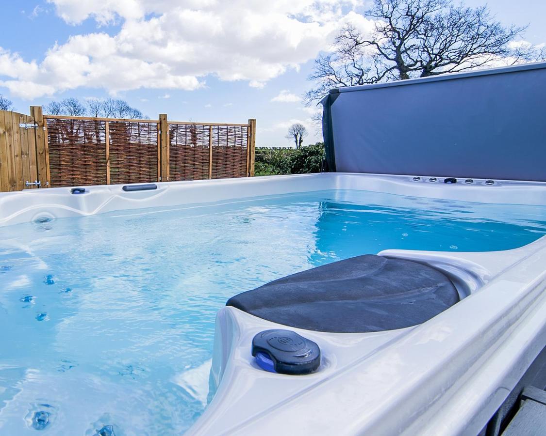 Covehithe House-Coastal Luxury- Sleeps 12-With Huge Swimspa! Wrentham Екстериор снимка