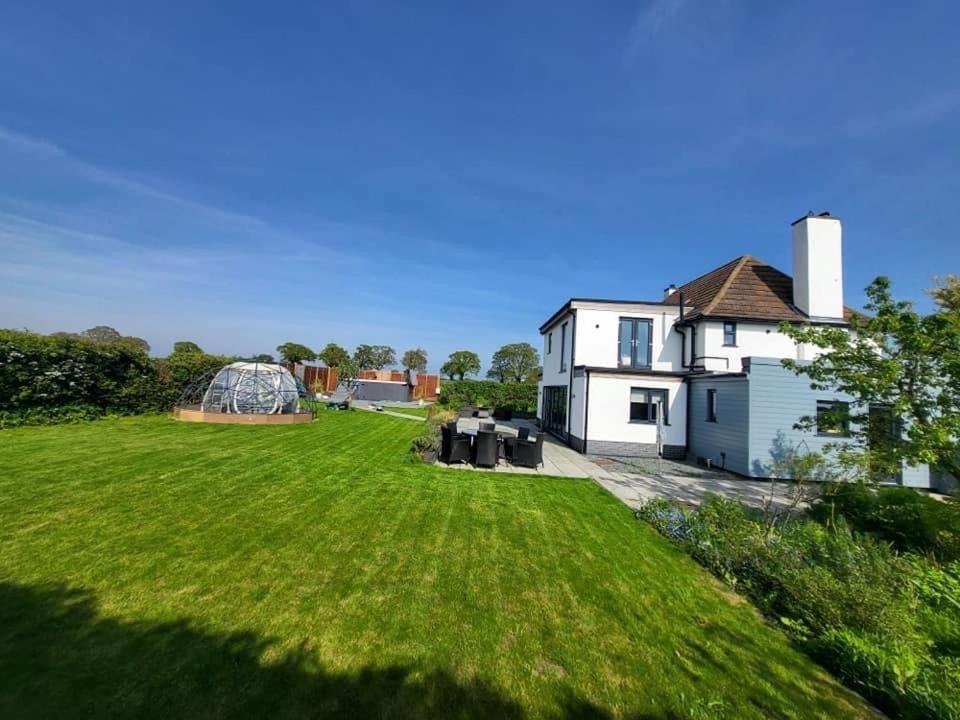 Covehithe House-Coastal Luxury- Sleeps 12-With Huge Swimspa! Wrentham Екстериор снимка